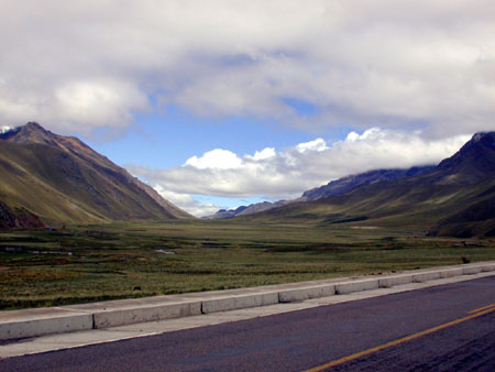 view on moutain section on way to Cusco 03
